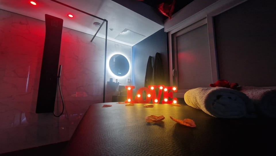 Shower, Bedroom