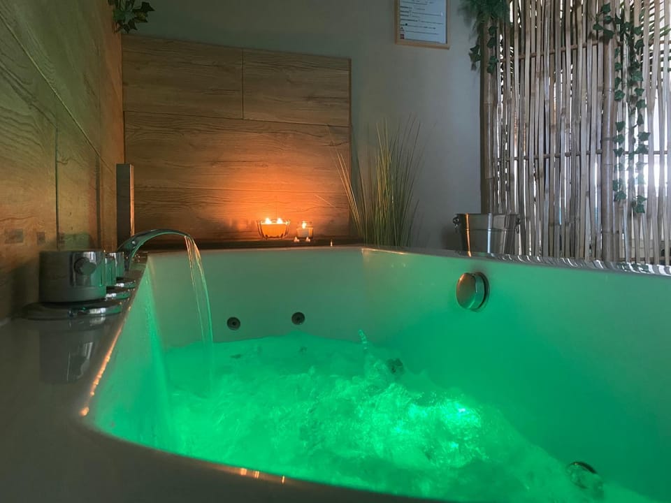 Natural landscape, Hot Tub, Bath
