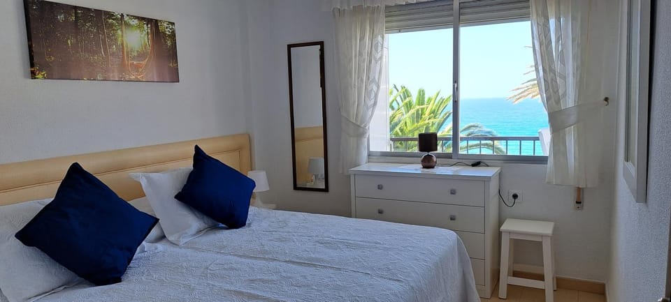 Bed, Photo of the whole room, Sea view, towels