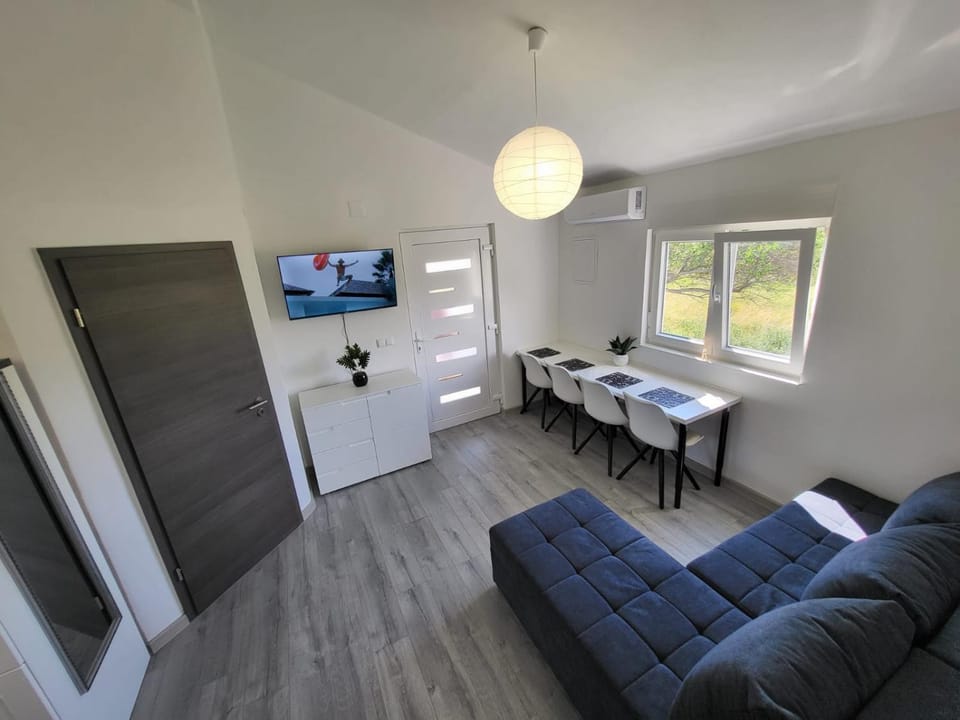 Communal lounge/ TV room, TV and multimedia, Kitchen or kitchenette, Living room, Seating area, Dining area