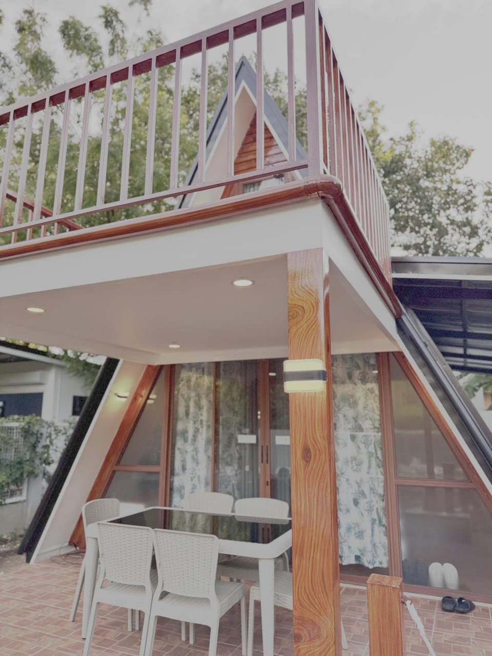 Property building, Patio, Day, Balcony/Terrace, Dining area