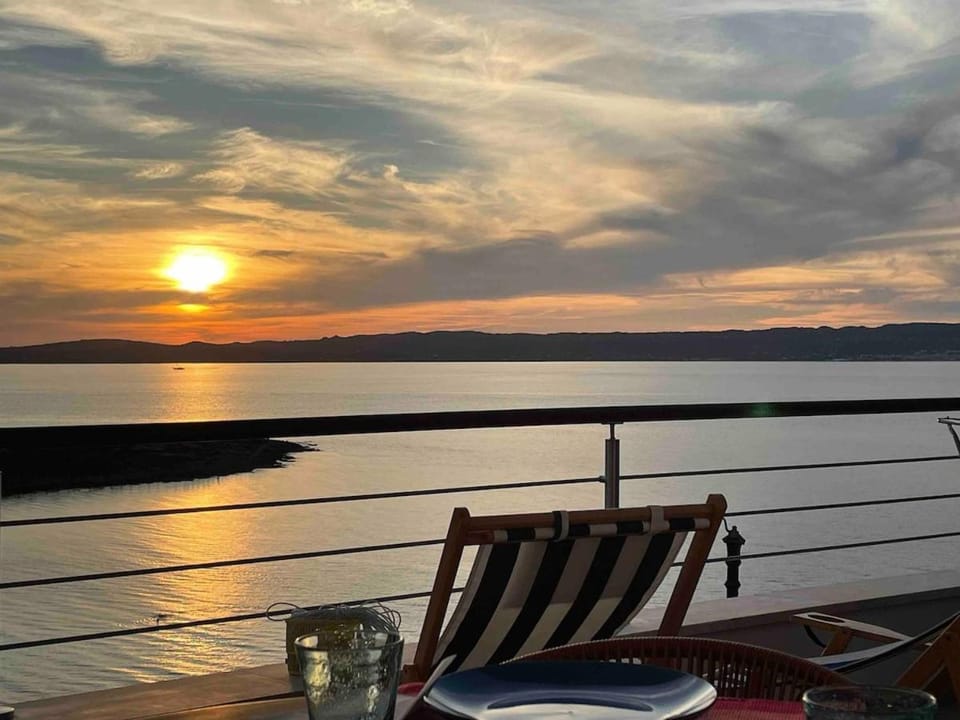 View (from property/room), Balcony/Terrace, Dining area, Sea view, Sunset