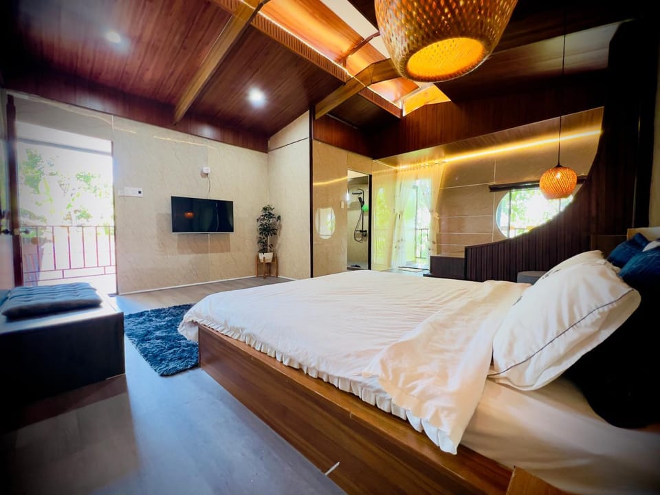 Bed, TV and multimedia, Photo of the whole room, Bedroom