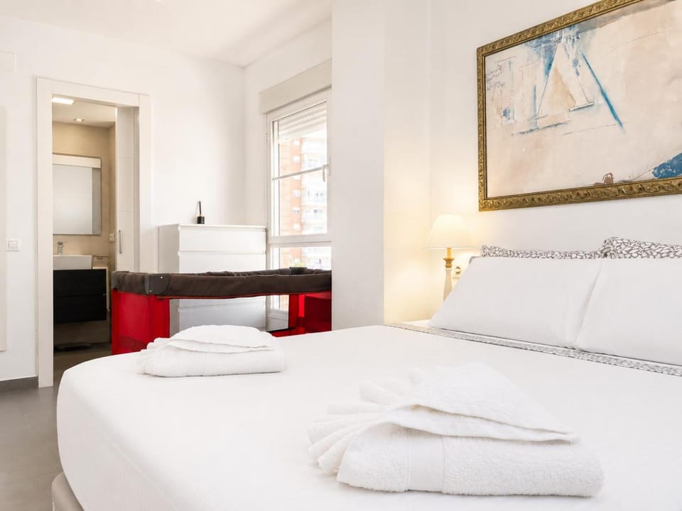 Bed, Photo of the whole room, Bedroom, cot, towels