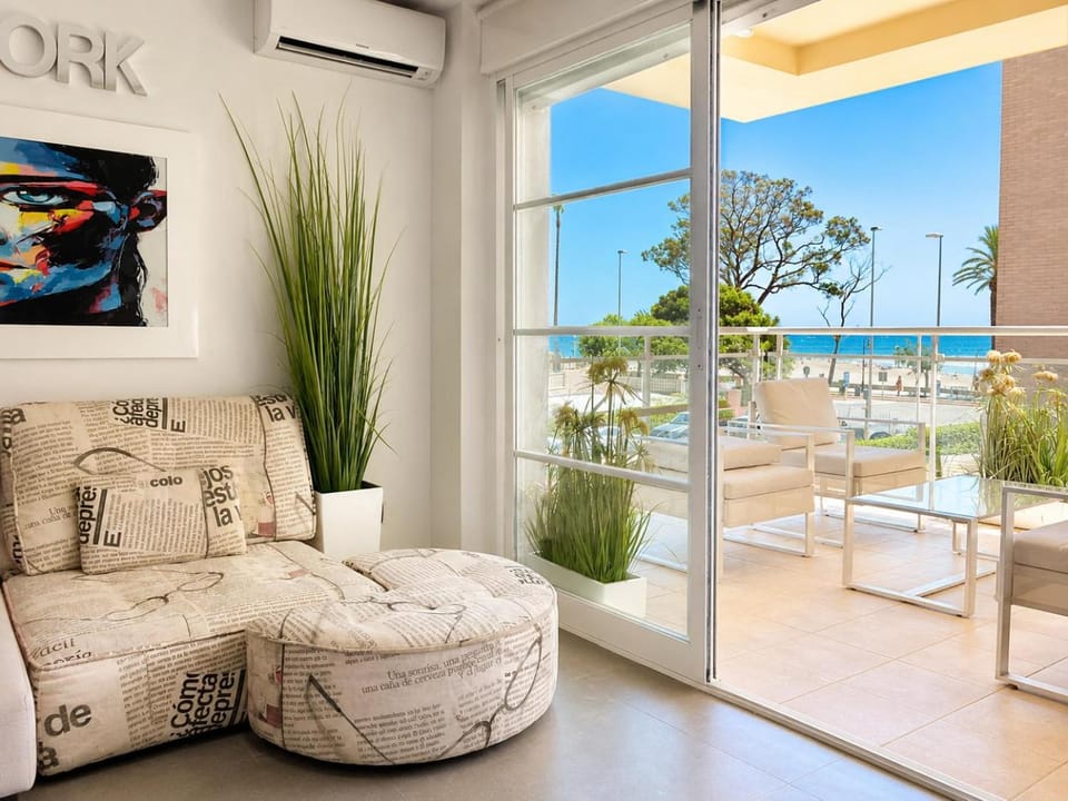 Day, Natural landscape, View (from property/room), Balcony/Terrace, Living room, Sea view