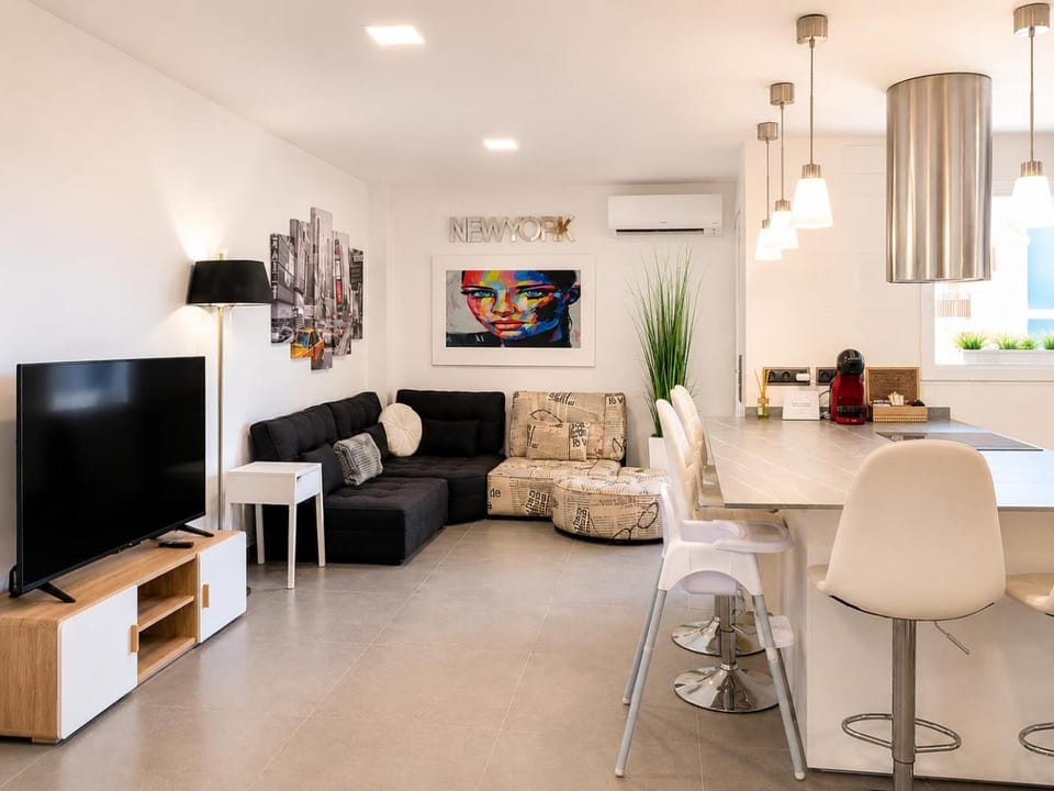 TV and multimedia, Living room, Dining area, air conditioner