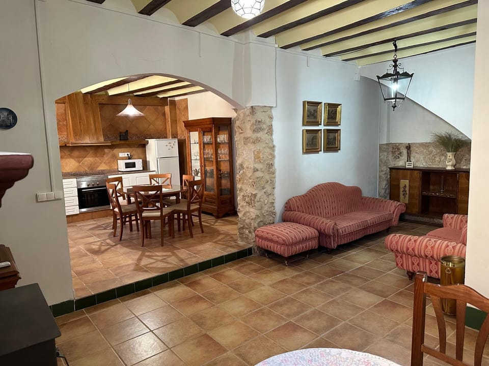 Kitchen or kitchenette, Living room, Seating area, Dining area, minibar, pet friendly, stove