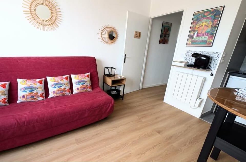 Studio plage, vue mer et dragon, garage pour moto Apartment in Calais