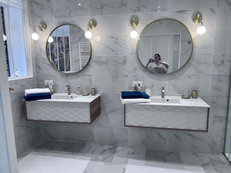 Bathroom, towels