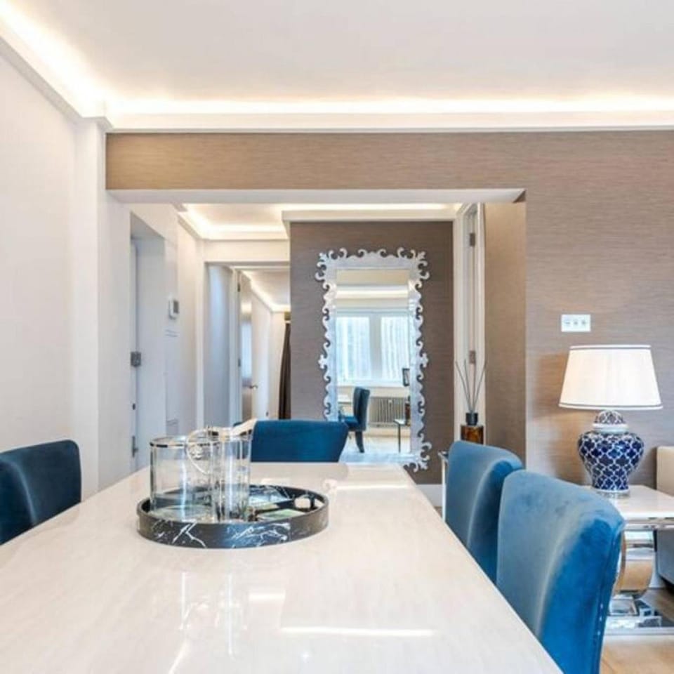 Charming 1Bd Knightsbridge Apartment Overlooking Harrods Apartment in City of Westminster