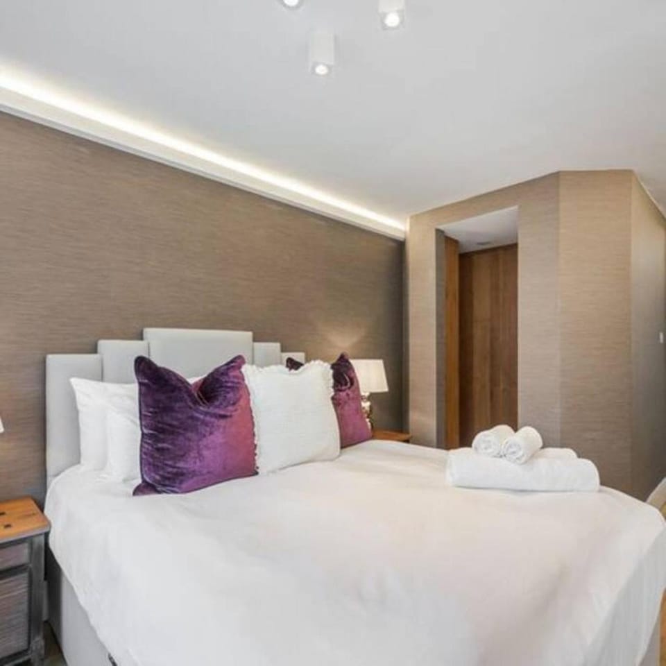 Charming 1Bd Knightsbridge Apartment Overlooking Harrods Apartment in City of Westminster