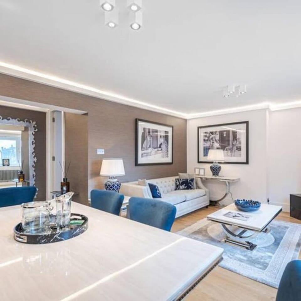 Charming 1Bd Knightsbridge Apartment Overlooking Harrods Apartment in City of Westminster