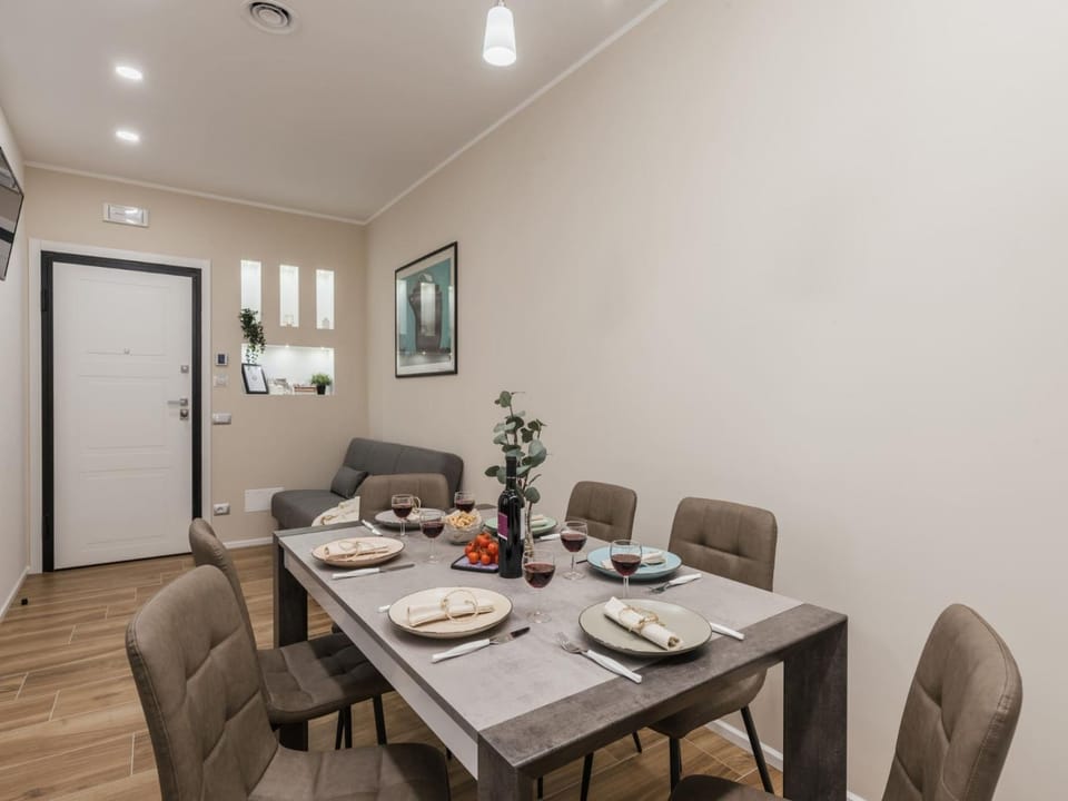 Dining area, Food