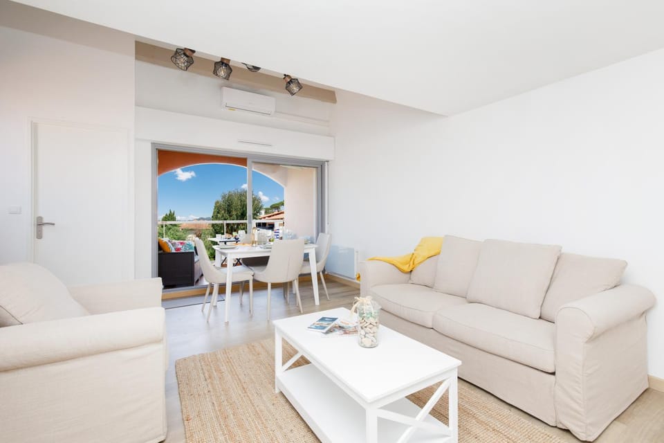 Patio, Seating area, Dining area