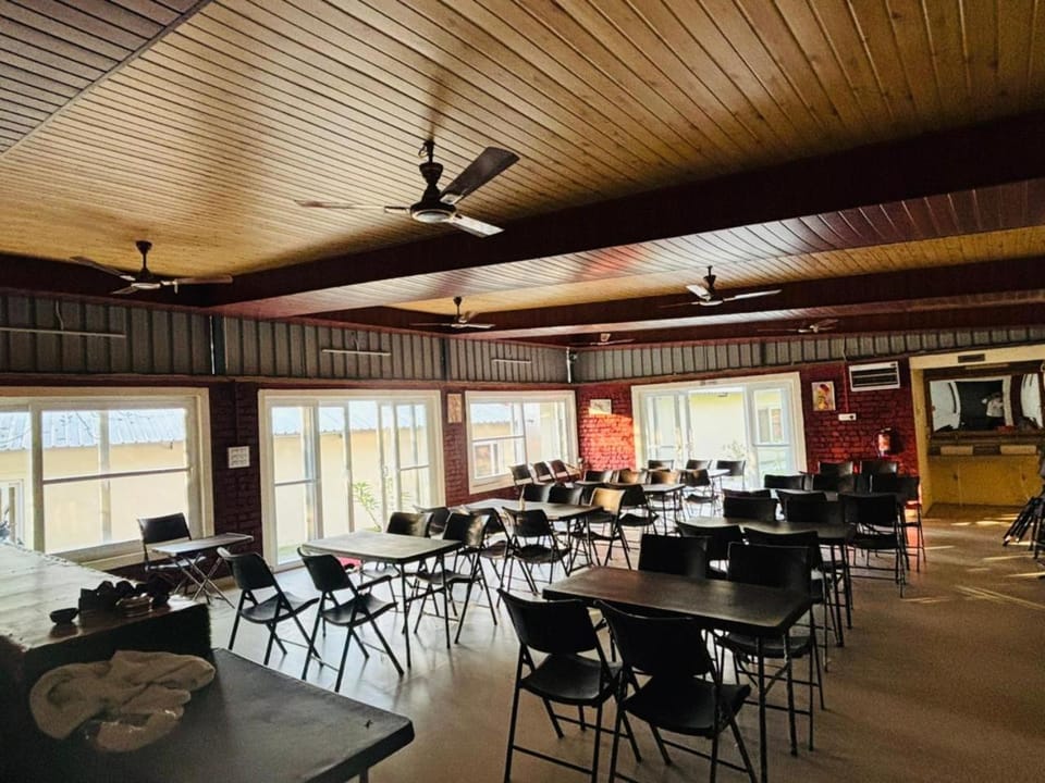 Restaurant/places to eat, Dining area