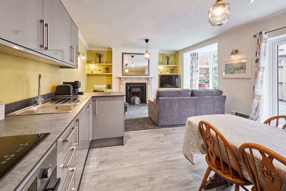 Kitchen or kitchenette, Living room, Seating area, Dining area, dishwasher, pet friendly, stove