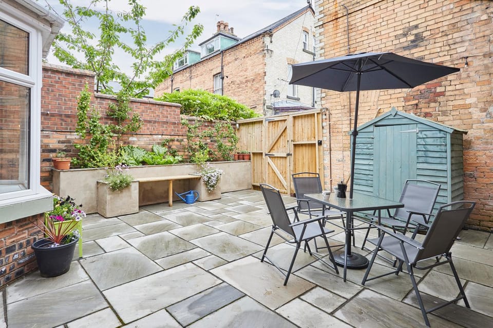 Patio, Dining area
