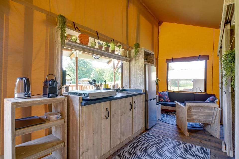 Sunny Lodge 6 persoons Chalet in Zeewolde