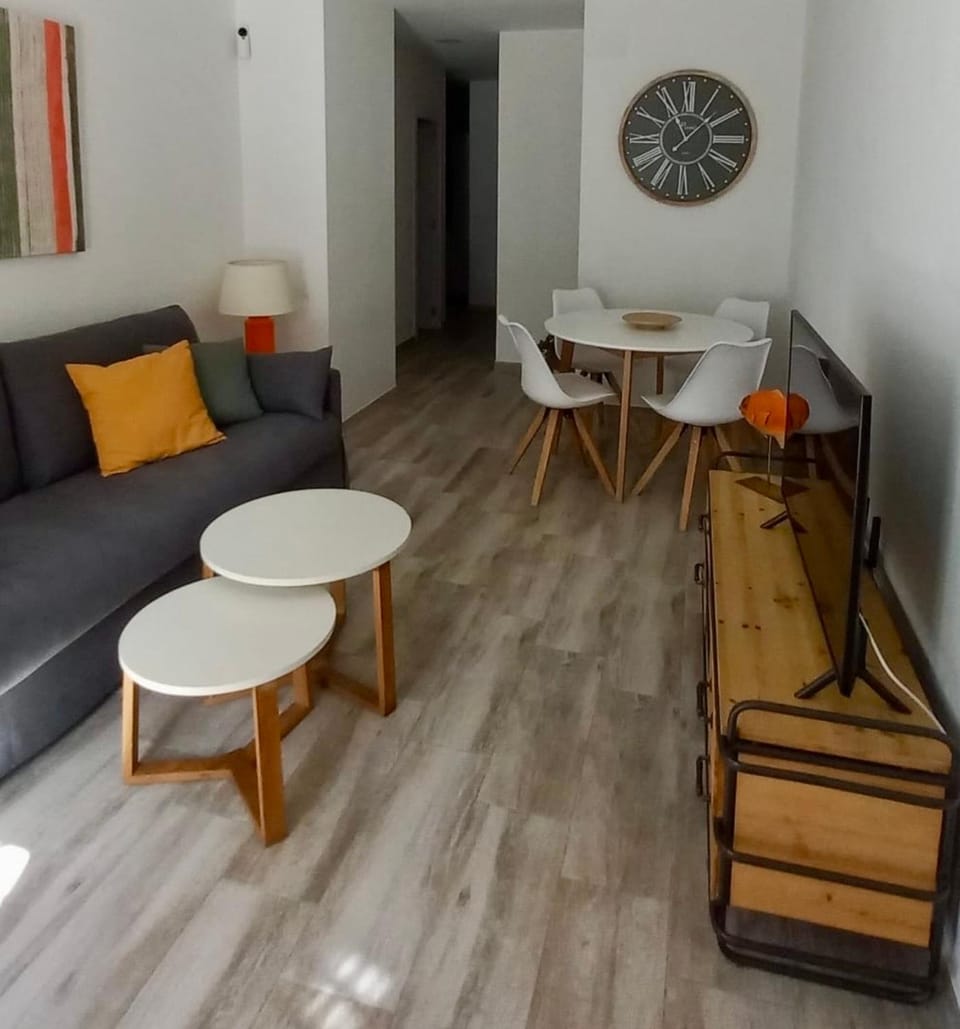 Communal lounge/ TV room, TV and multimedia, Living room, Dining area