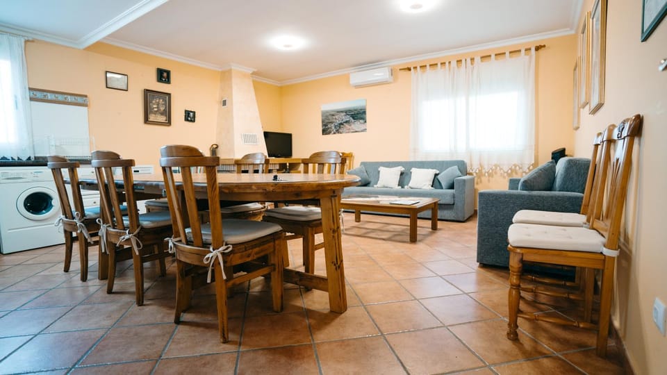 Kitchen or kitchenette, Living room, Seating area, Dining area, minibar, pet friendly, washing machine, dryer