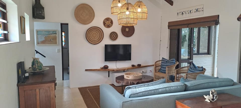 Communal lounge/ TV room, TV and multimedia, Living room, Seating area