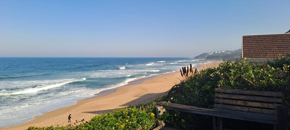 Seaside Serenity - Your ultimate beachfront escape House in Dolphin Coast