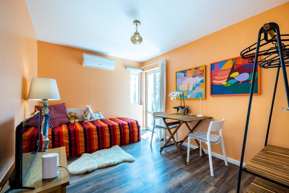 Bed, Photo of the whole room, Bedroom, air conditioner