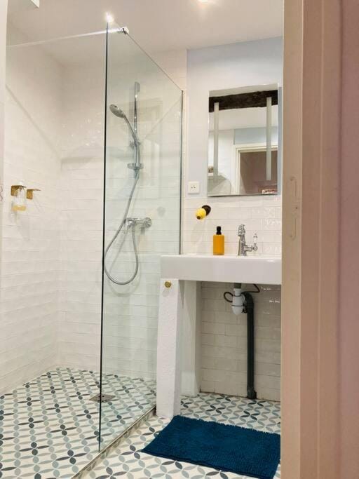 Appartement Vieux Nice Garibaldi rénové Apartment in Nice
