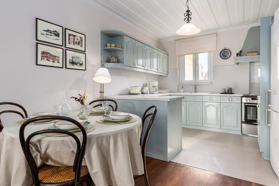 Kitchen or kitchenette, Dining area, minibar, pet friendly, stove