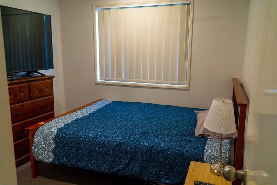 Family home with free parking close to everything House in Redbank Plains