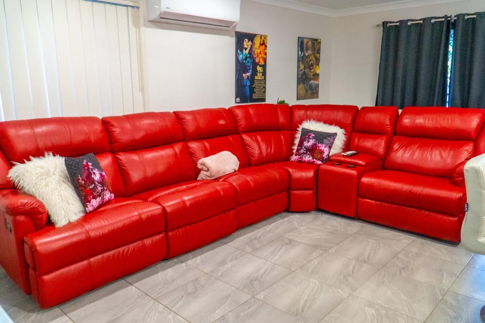Family home with free parking close to everything House in Redbank Plains