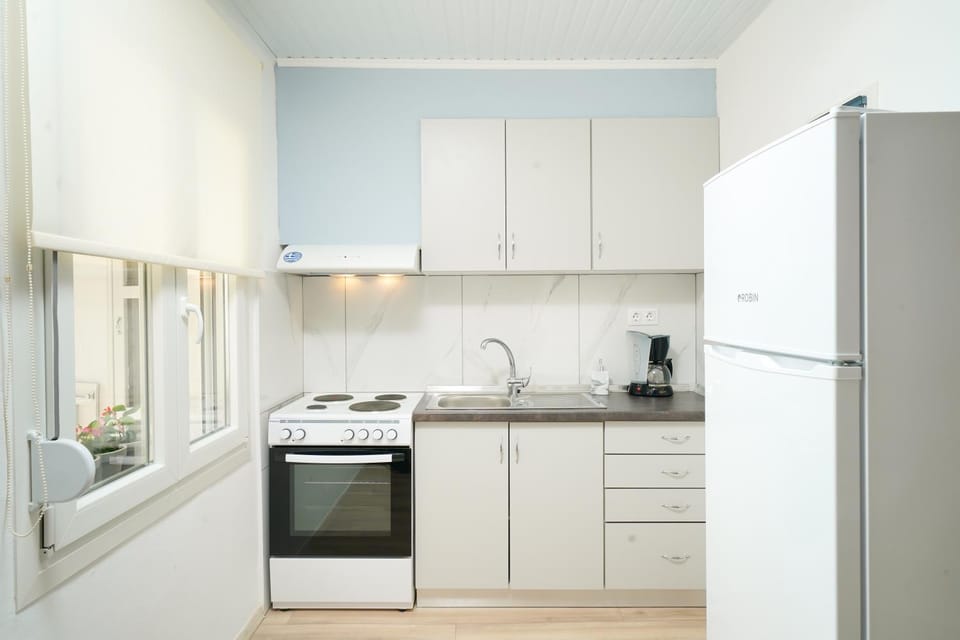 Coffee/tea facilities, Kitchen or kitchenette, pet friendly, stove
