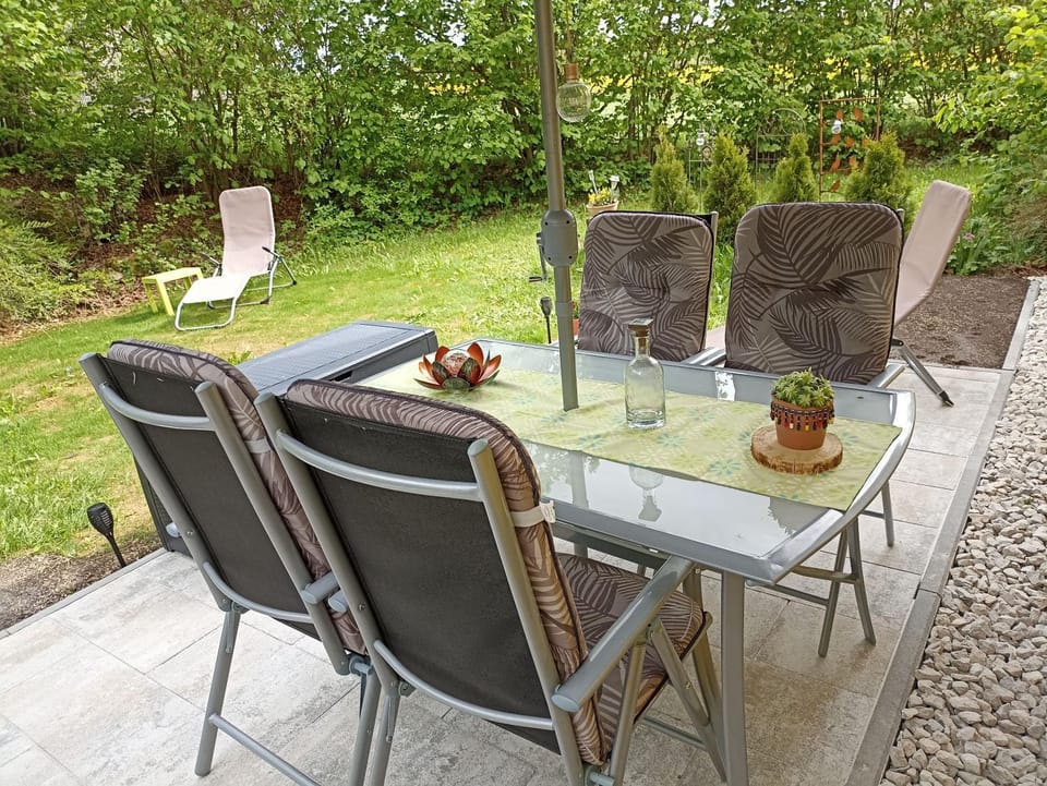 Spring, Garden, Seating area, Dining area, Garden view
