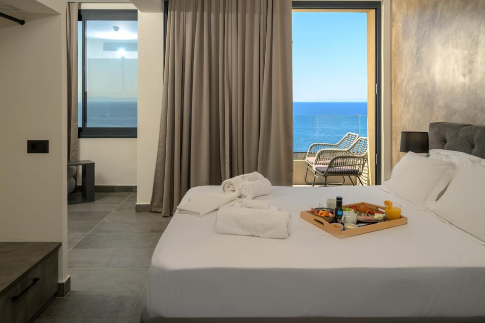 Bed, Natural landscape, Living room, Food and drinks, Photo of the whole room, Bedroom, Food, Sea view, towels