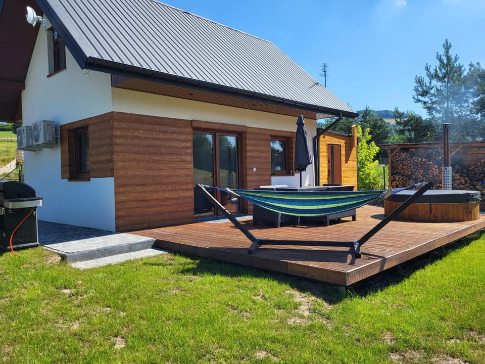 Property building, Garden, Balcony/Terrace