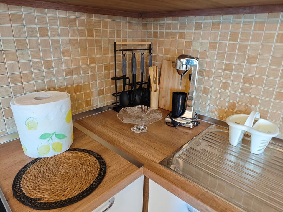 Coffee/tea facilities, Kitchen or kitchenette