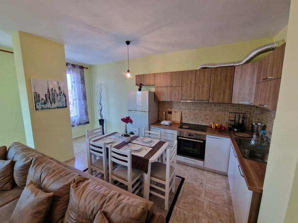 Kitchen or kitchenette, Dining area, pet friendly, stove