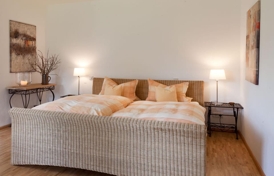 Bed, Living room, Photo of the whole room, Bedroom