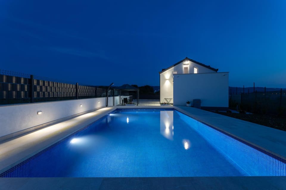 Property building, Swimming pool