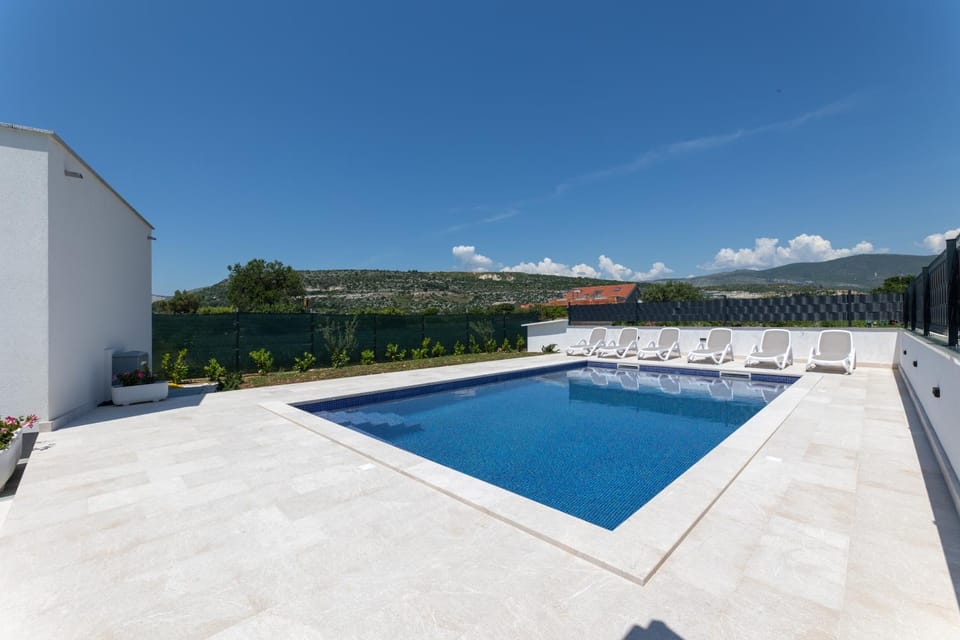 Mountain view, Pool view, sunbed