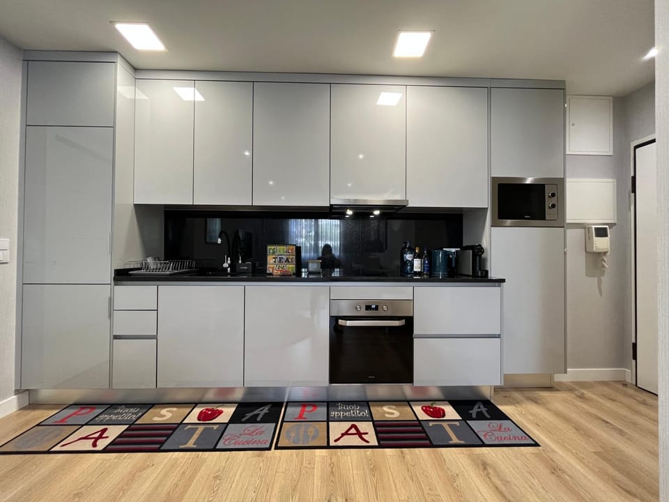 dishwasher, minibar, pet friendly, stove, toaster