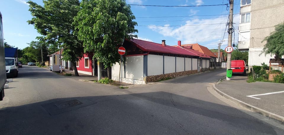 Property building, Day, Neighbourhood, Street view, Parking