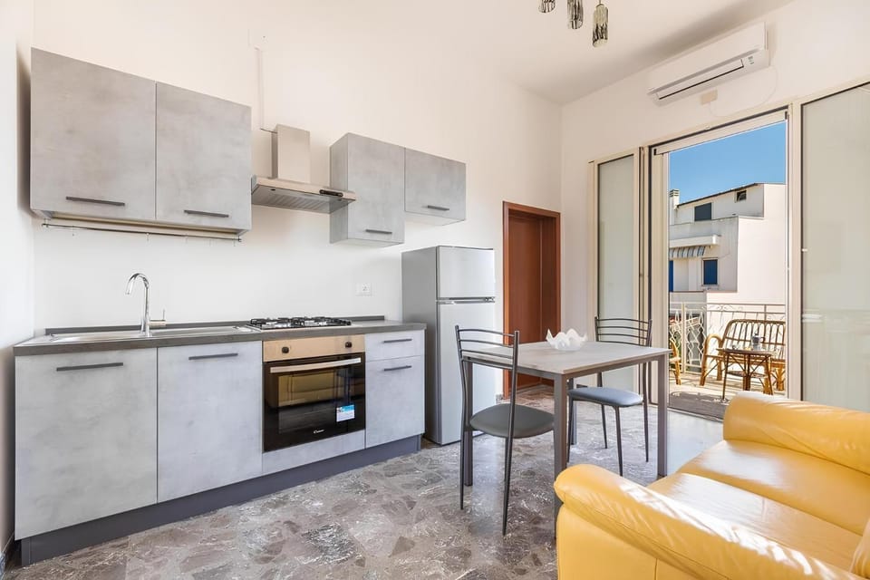 Kitchen or kitchenette, Dining area, Communal kitchen, oven, stove, kitchen