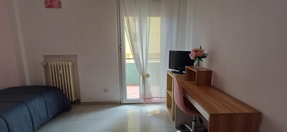 TV and multimedia, Seating area, Bedroom
