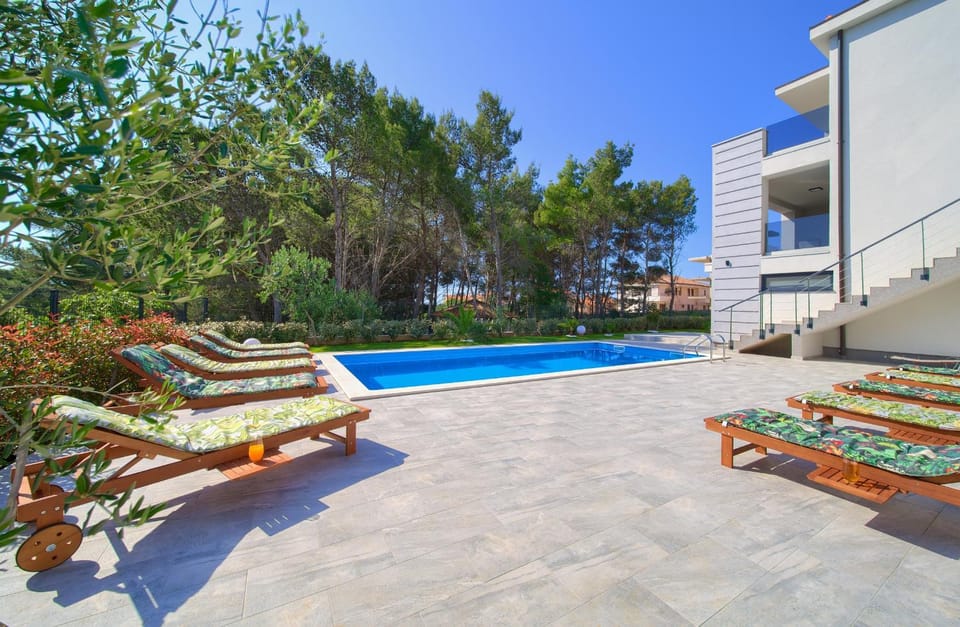 Property building, Swimming pool