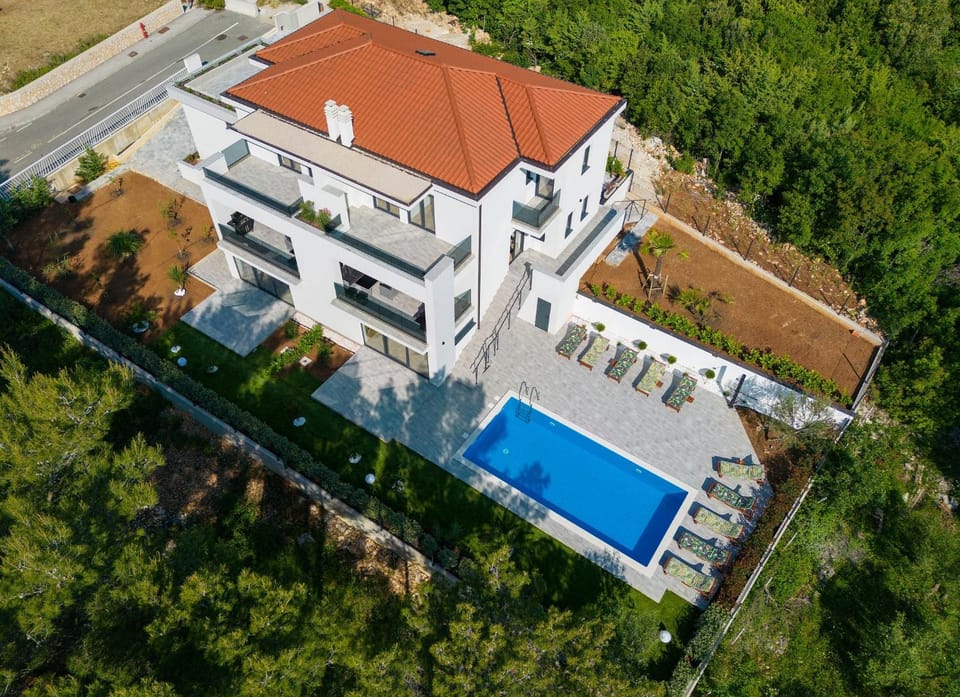 Property building, Bird's eye view, Swimming pool