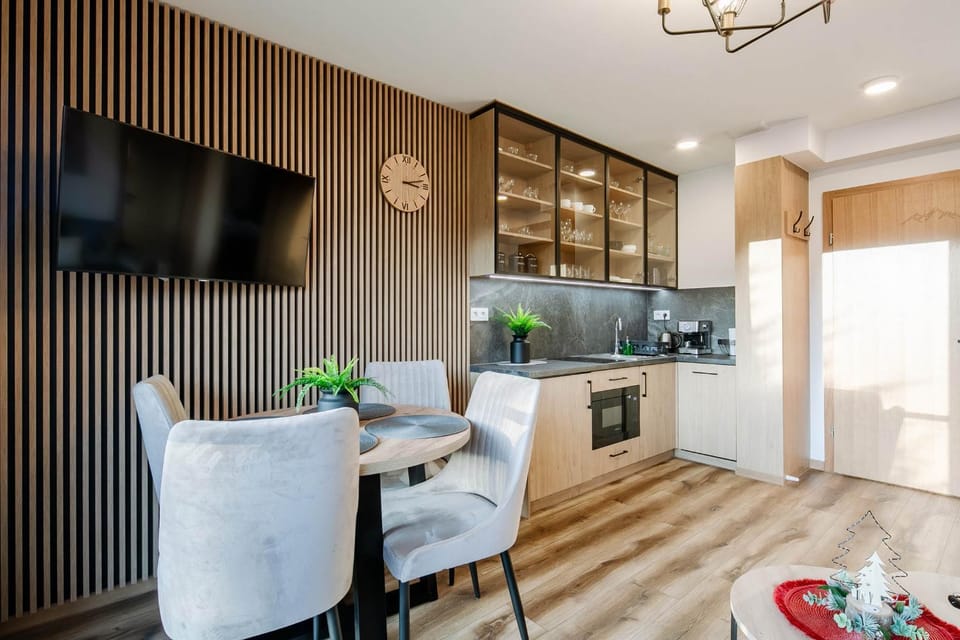 TV and multimedia, Kitchen or kitchenette, Living room, Seating area, Dining area, minibar, stove