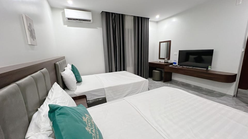 Tuần Châu HQT Hotel in Laos
