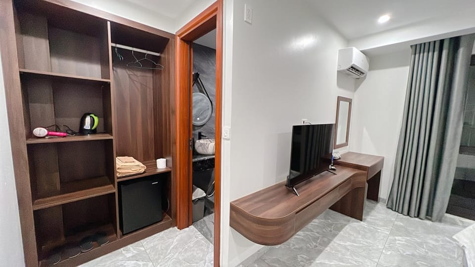 Tuần Châu HQT Hotel in Laos