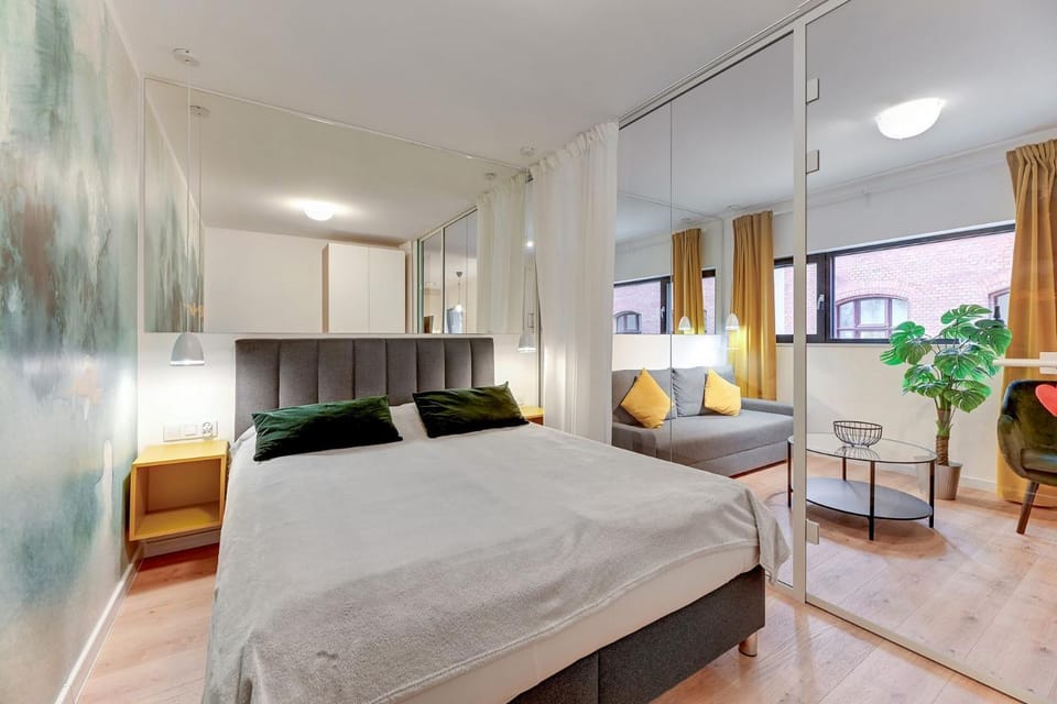 Bed, Photo of the whole room, Seating area, Bedroom